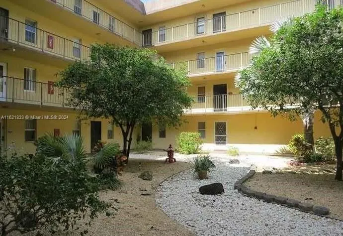 1 bedroom 1 bath for sale at 2831 Somerset Dr # 206, Lauderdale Lakes FL 33311
