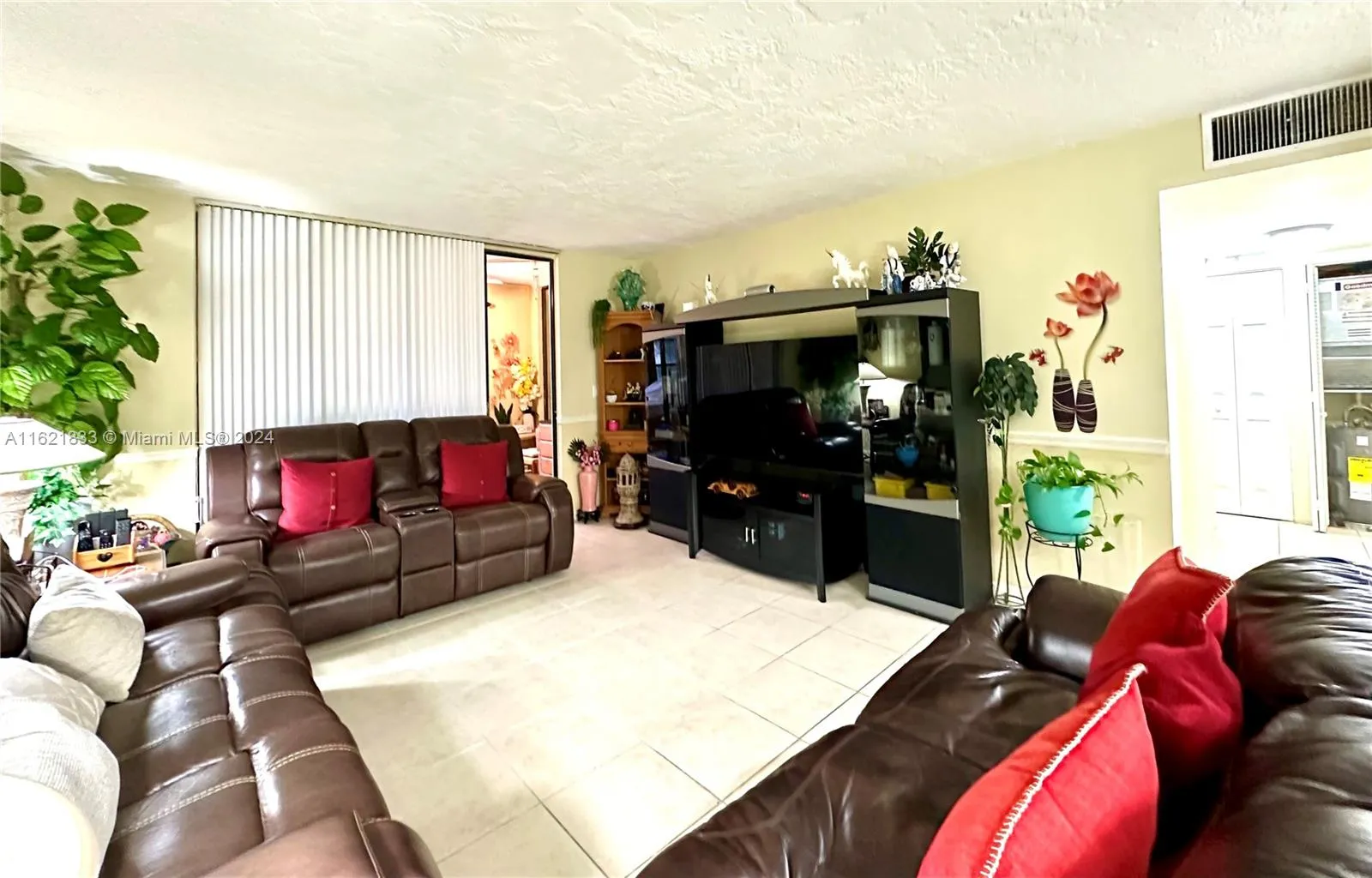 2831 Somerset Dr # 206, Lauderdale Lakes FL 33311