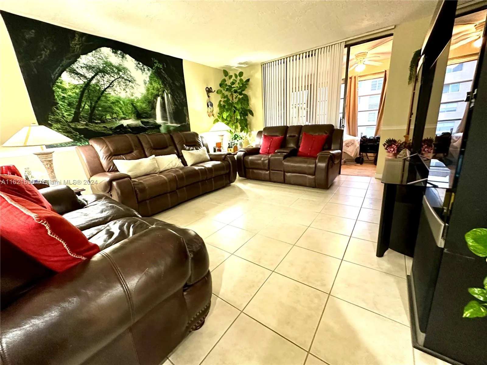 2831 Somerset Dr # 206, Lauderdale Lakes FL 33311