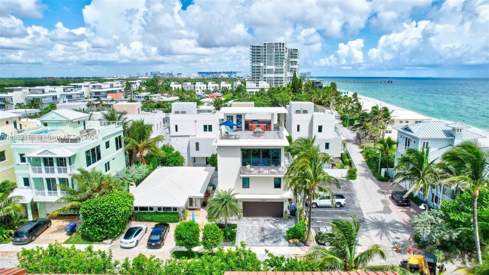 305 Oak St, Hollywood FL 33019