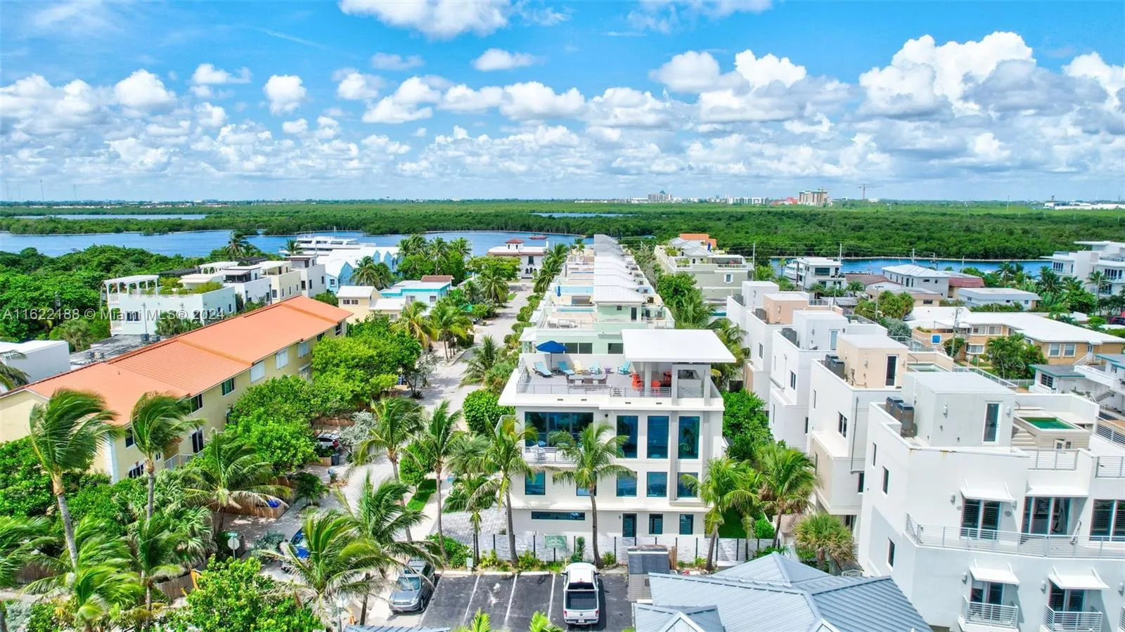 305 Oak St, Hollywood FL 33019
