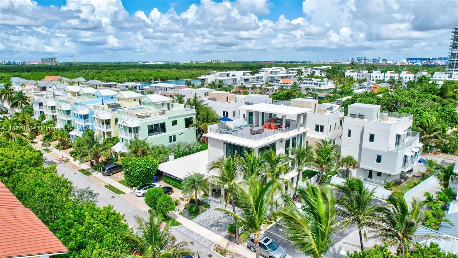 305 Oak St, Hollywood FL 33019