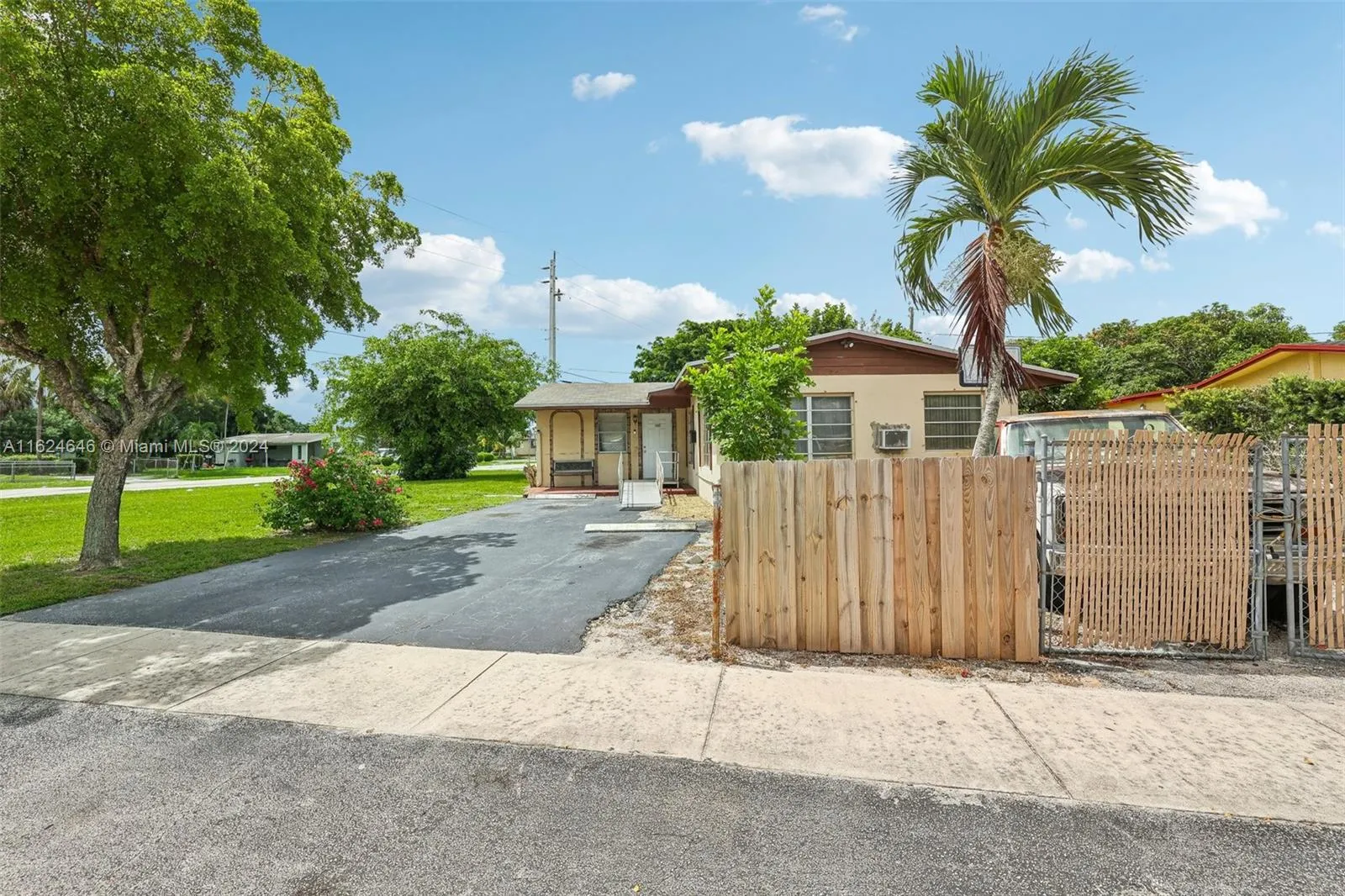 3400 NW 5th Ct, Lauderhill FL 33311