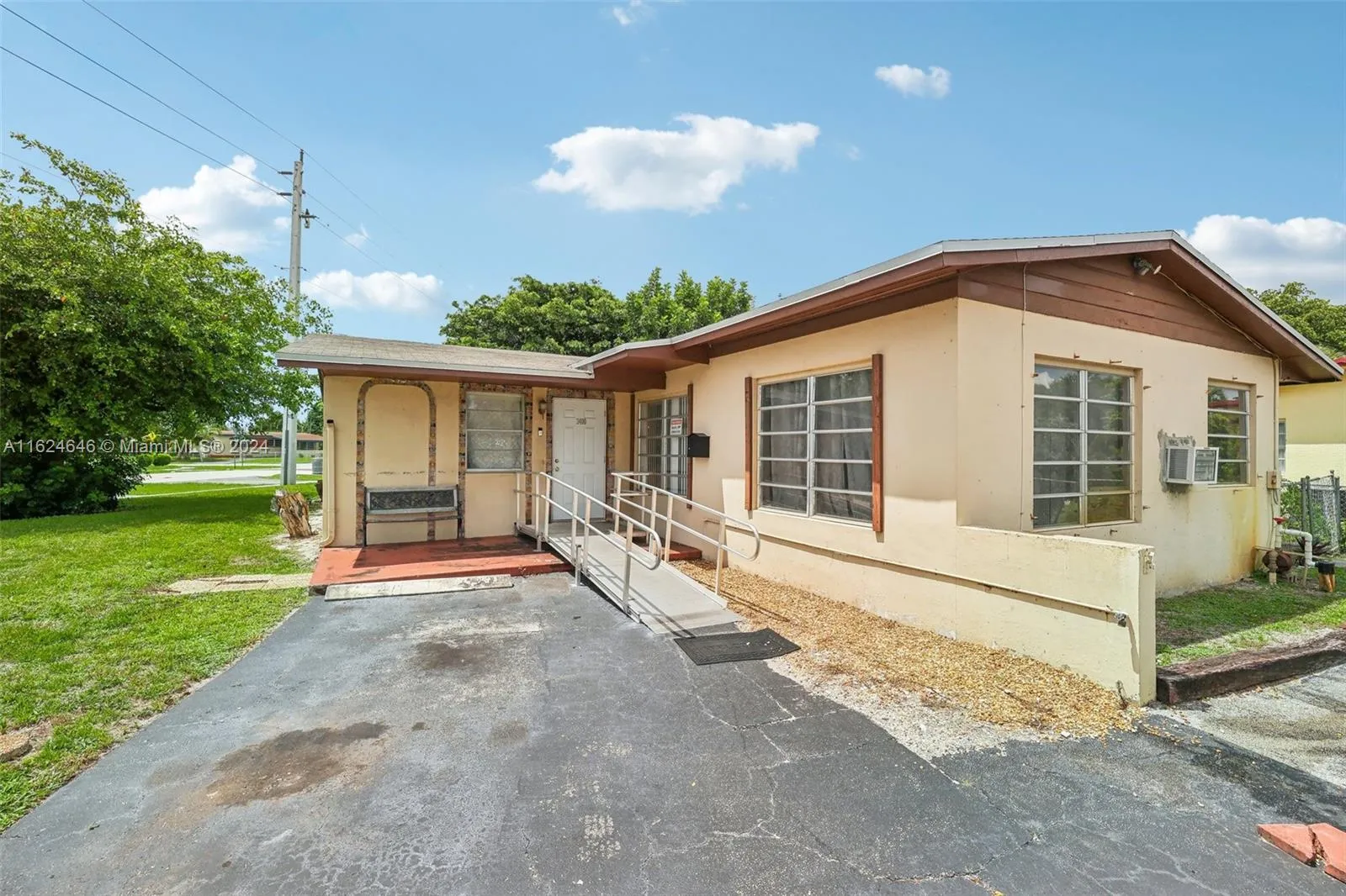3400 NW 5th Ct, Lauderhill FL 33311