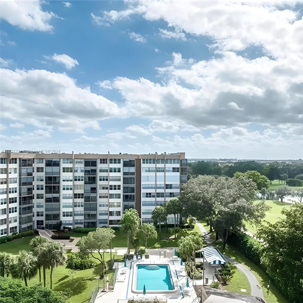 2 bedroom 2 bath for sale at 1000 Saint Charles Pl # 522, Pembroke Pines FL 33026