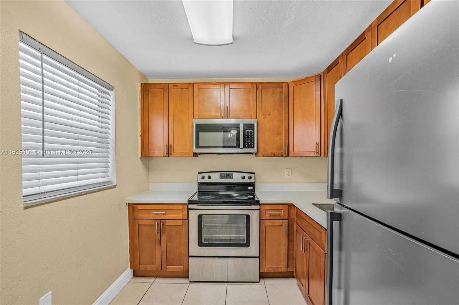 1 bedroom 1 bath for sale at 15600 NW 7th Ave # 306, Miami FL 33169