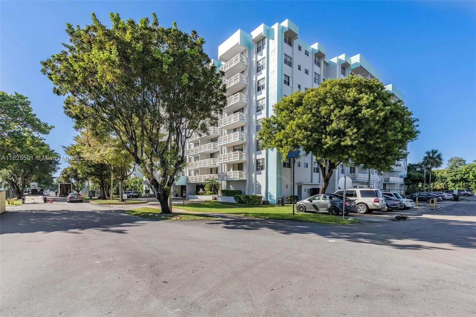 15600 NW 7th Ave # 306, Miami FL 33169