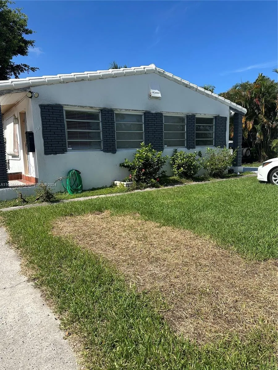 1619 Moffett St, Hollywood FL 33020
