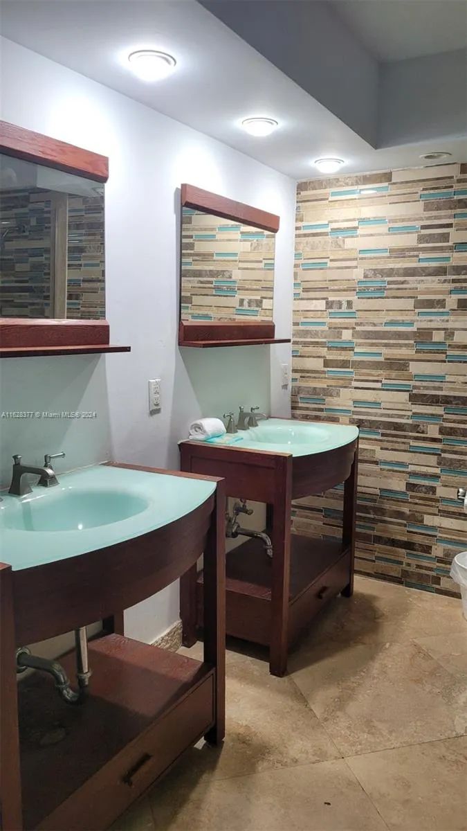 5445 Collins Ave # 504, Miami Beach FL 33140