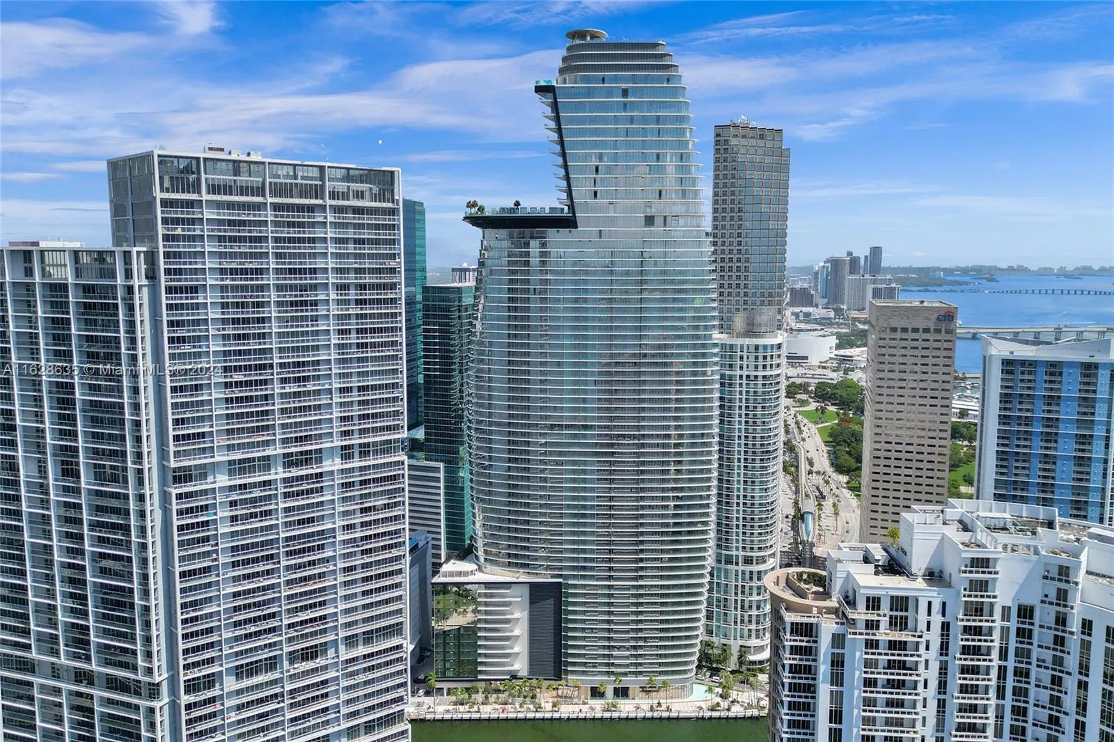 2 bedroom 3 bath for sale at 300 Biscayne Blvd Way # 1807, Miami FL 33131