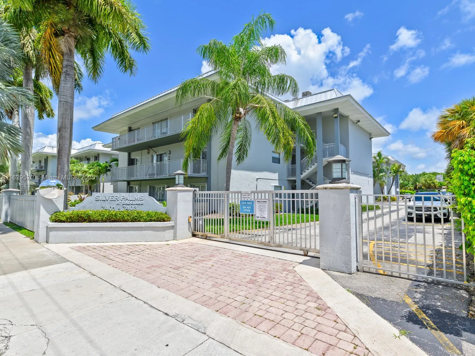 7403 SW 82nd St # 201N, Miami FL 33143