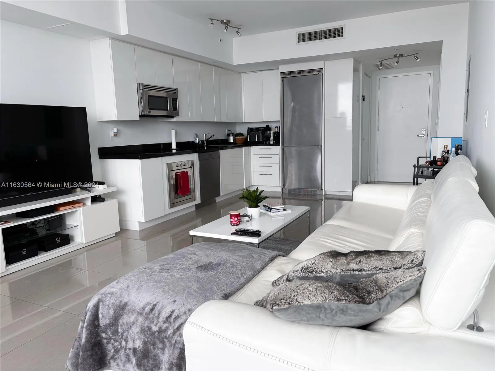 92 SW 3 ST # 4407, Miami FL 33130