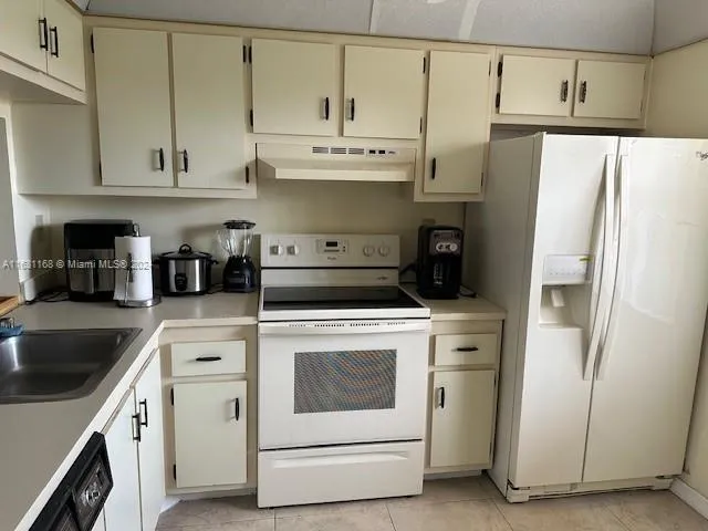 10101 Sunrise Lakes Blvd # 306, Sunrise FL 33322