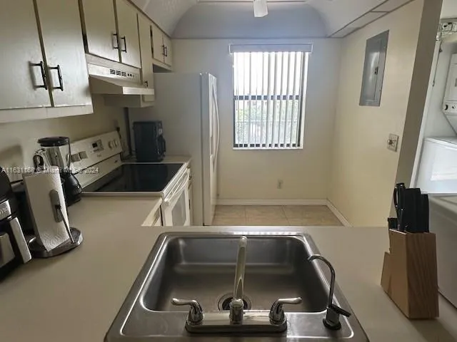 10101 Sunrise Lakes Blvd # 306, Sunrise FL 33322
