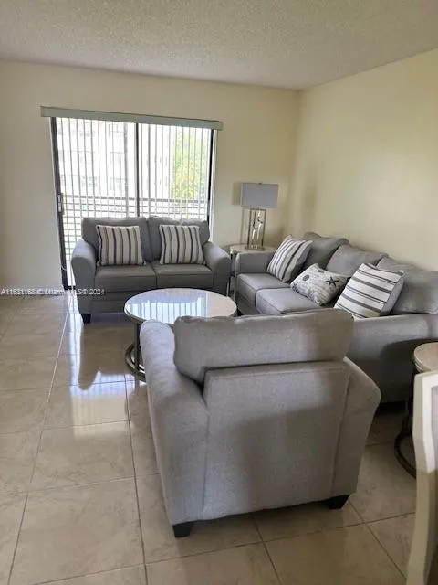 10101 Sunrise Lakes Blvd # 306, Sunrise FL 33322