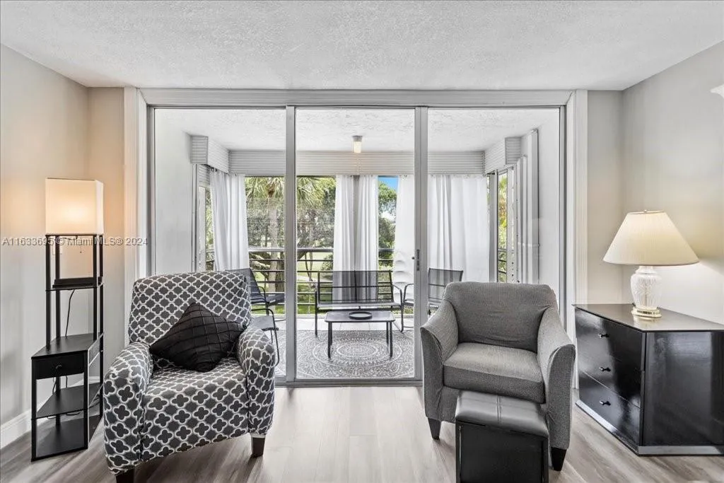 3980 Oaks Clubhouse Dr # 303, Pompano Beach FL 33069