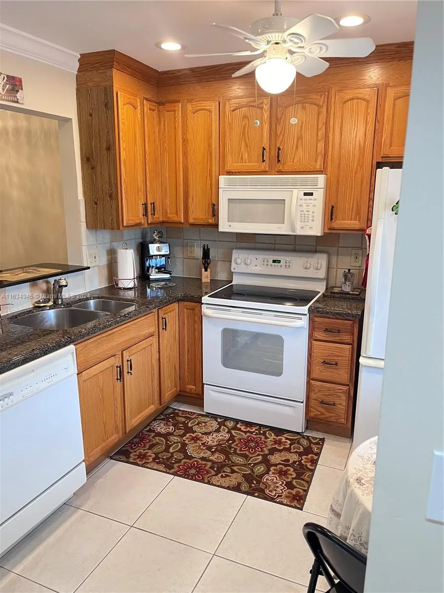 2 bedroom 2 bath for rent at 7300 NW 5th Ct # 201, Margate FL 33063