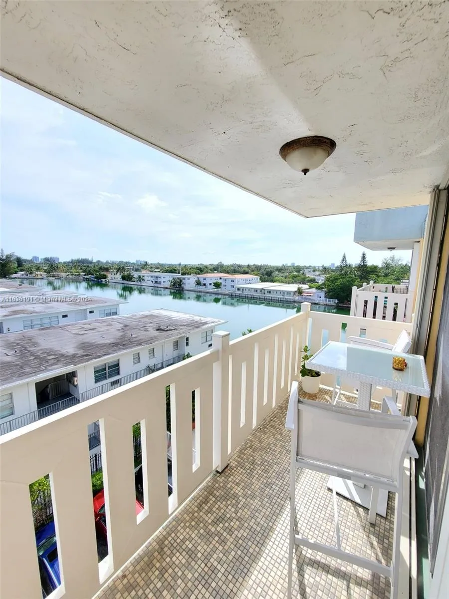 7900 Tatum Waterway Dr # 502, Miami Beach FL 33141