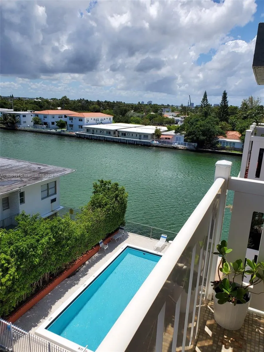 7900 Tatum Waterway Dr # 502, Miami Beach FL 33141