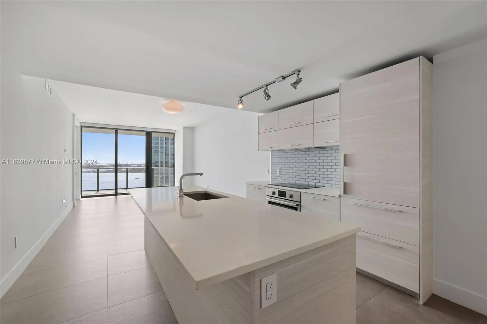 650 NE 32nd St # 3203, Miami FL 33137