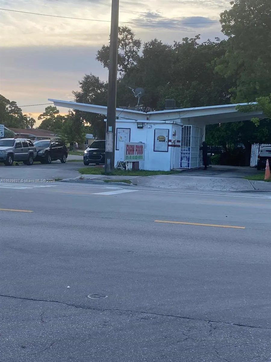 891 SW 27th Ave, Fort Lauderdale FL 33312