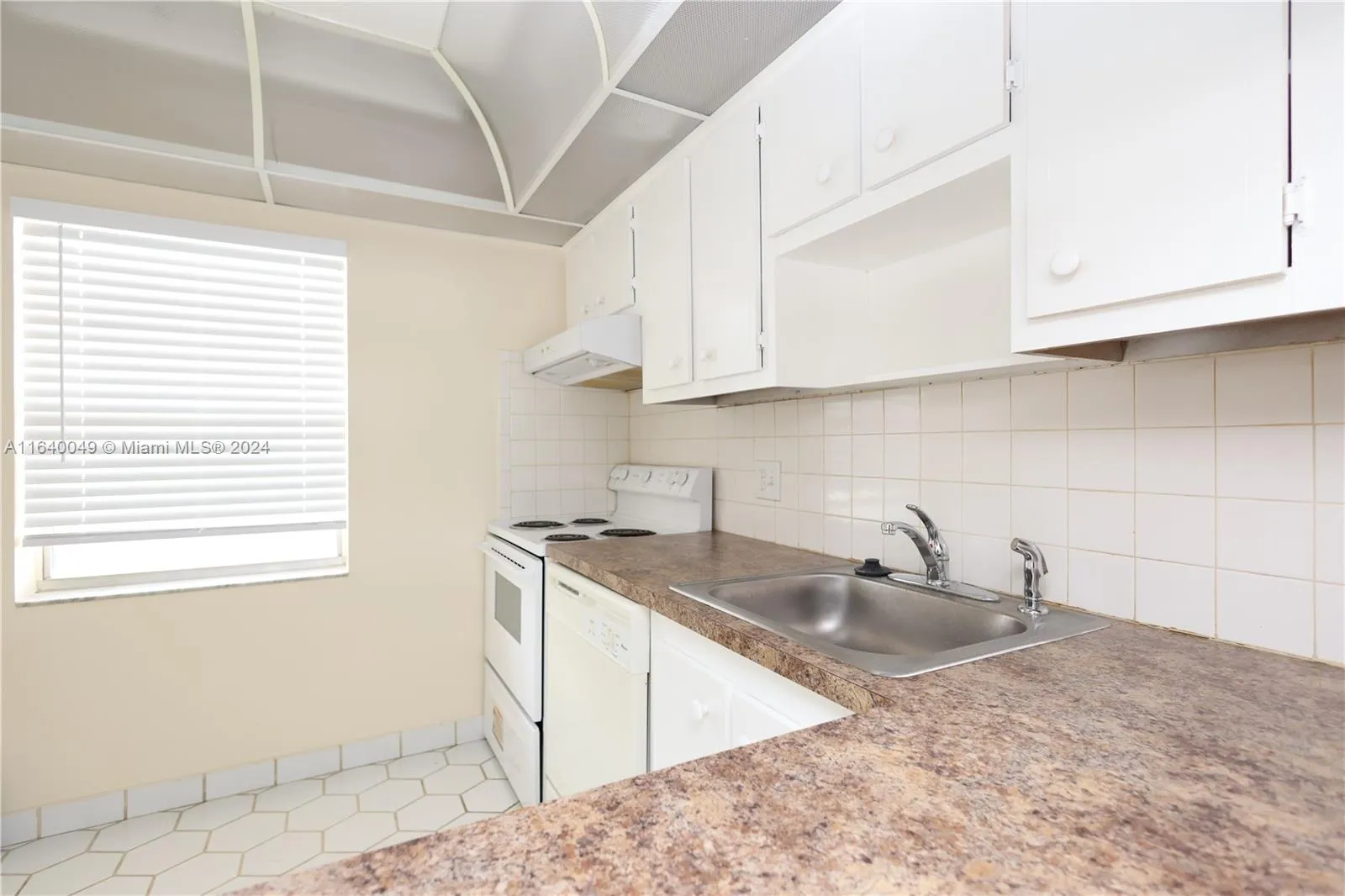 1040 Country Club Dr # 404, Margate FL 33063