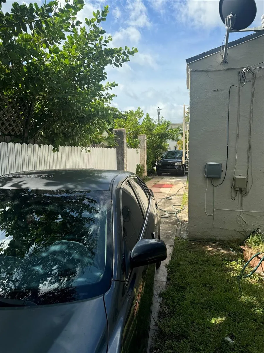 655 NE 80th St, Miami FL 33138