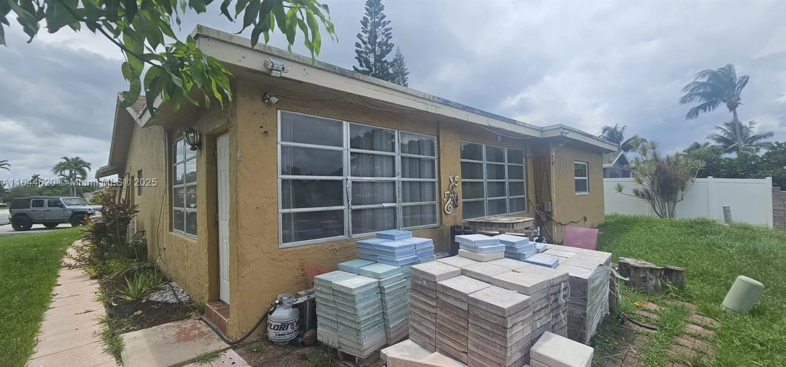 6605 NW 77th St, Tamarac FL 33321