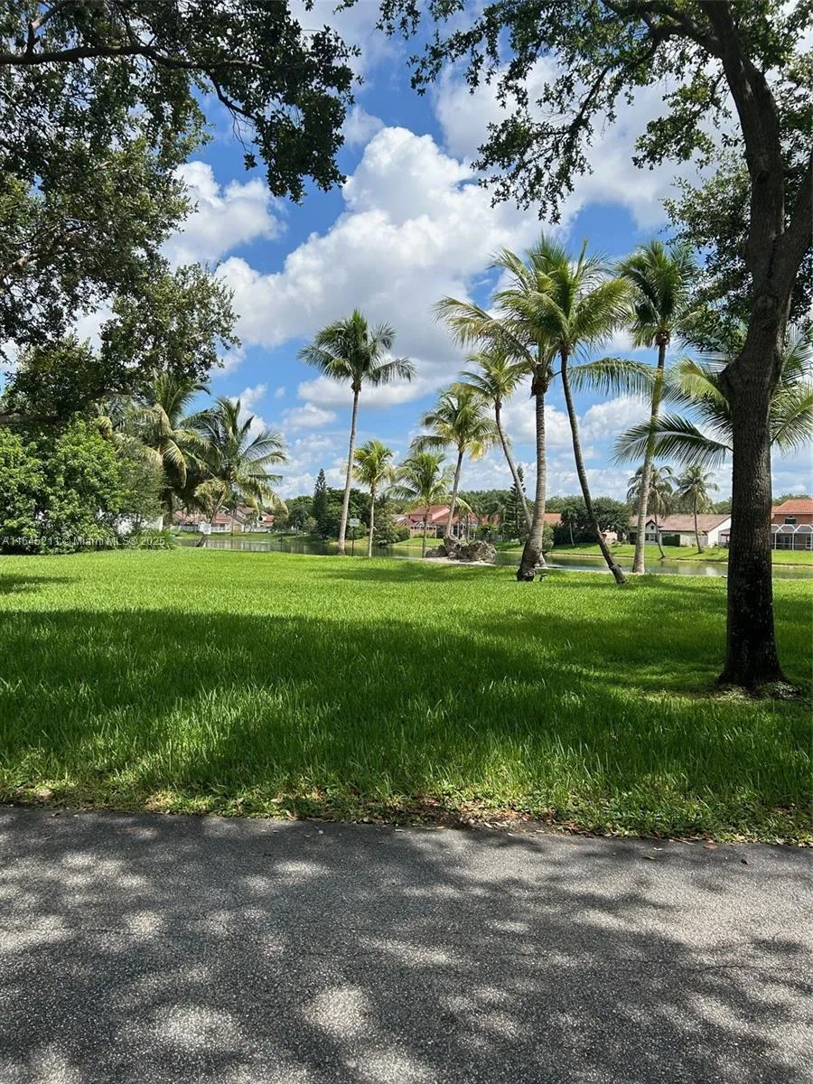 9136 NW 192nd Ter, Hialeah FL 33018