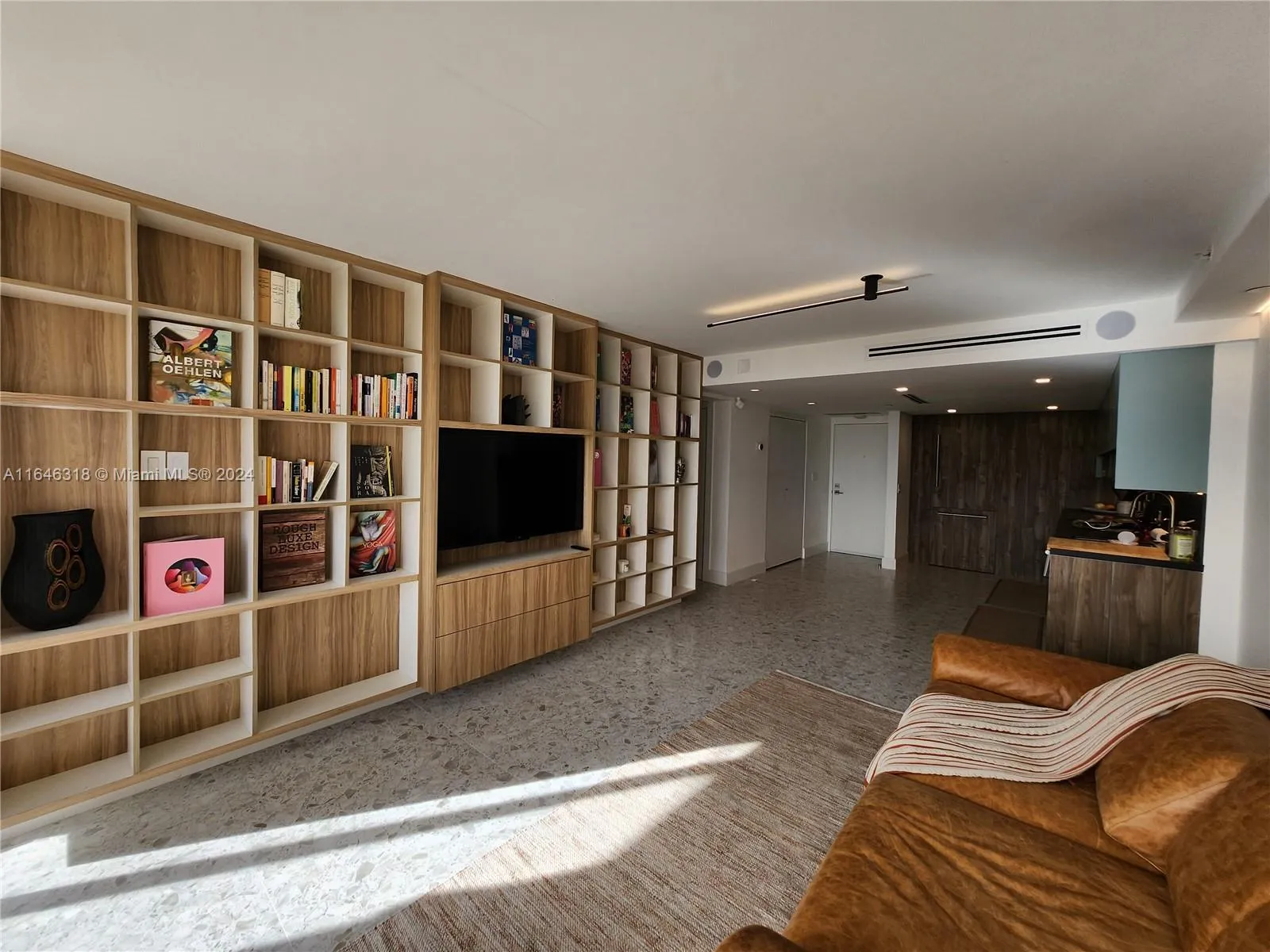 2 bedroom 2 bath for sale at 2555 Collins Ave # 306, Miami Beach FL 33140