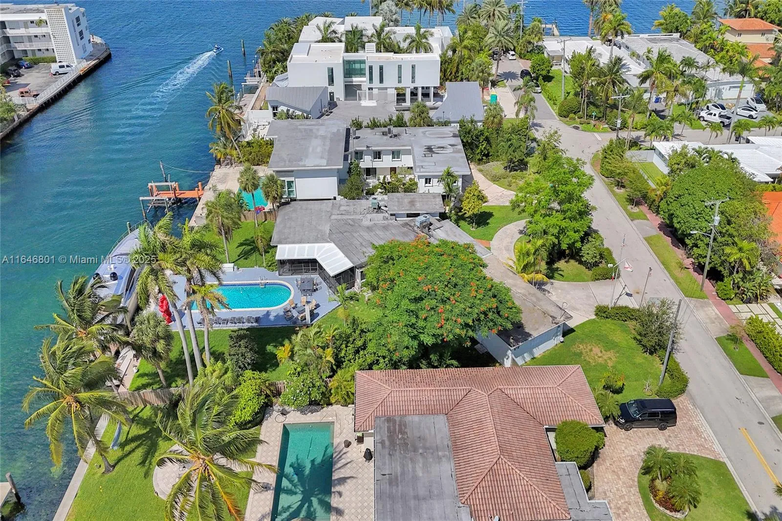 1020 S Shore Dr, Miami Beach FL 33141