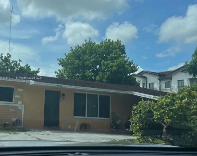 3 bedroom 2 bath for sale at 360 NW 207th St, Miami Gardens FL 33169