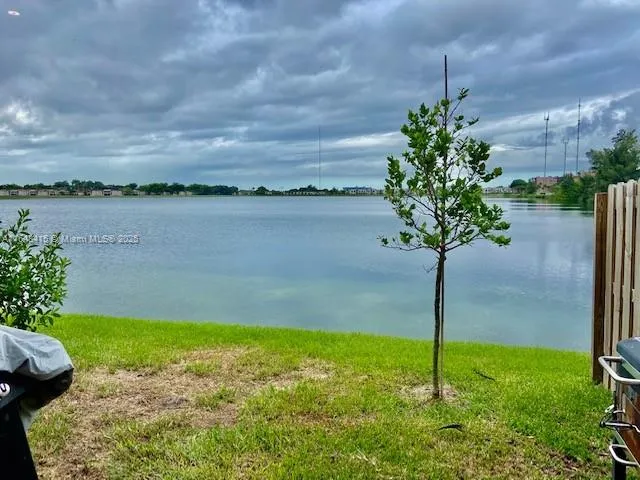 3 bedroom 2 bath for sale at 20626 NE 5th Pl # 20626, Miami FL 33179