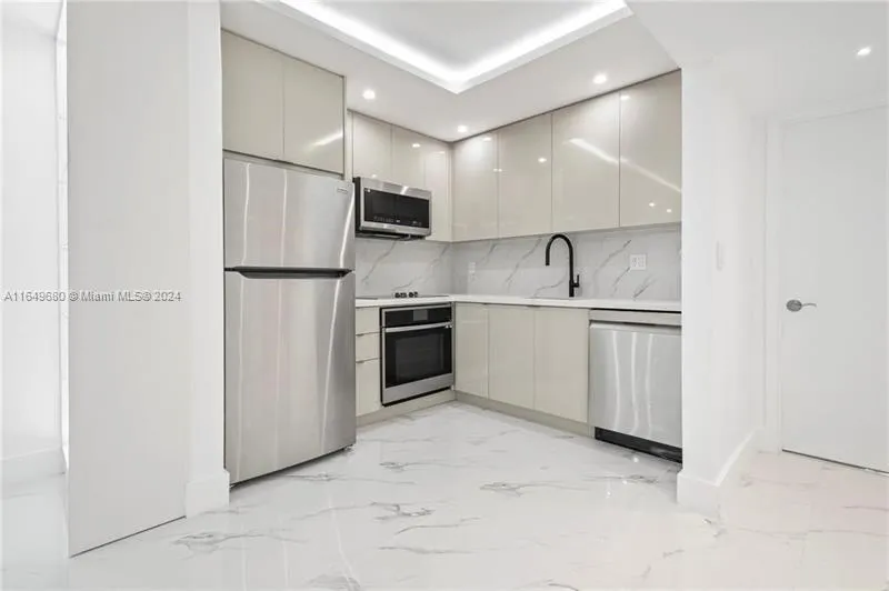 1 bedroom 1 bath for sale at 215 NE 16th Ave # 105, Fort Lauderdale FL 33301