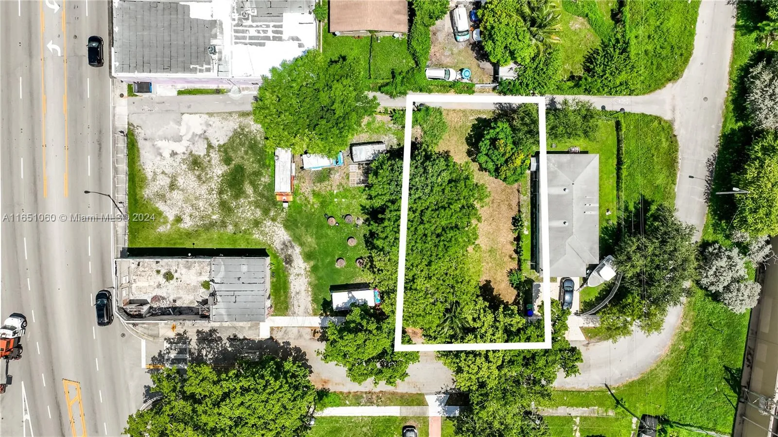 665 NW 43rd St, Miami FL 33127