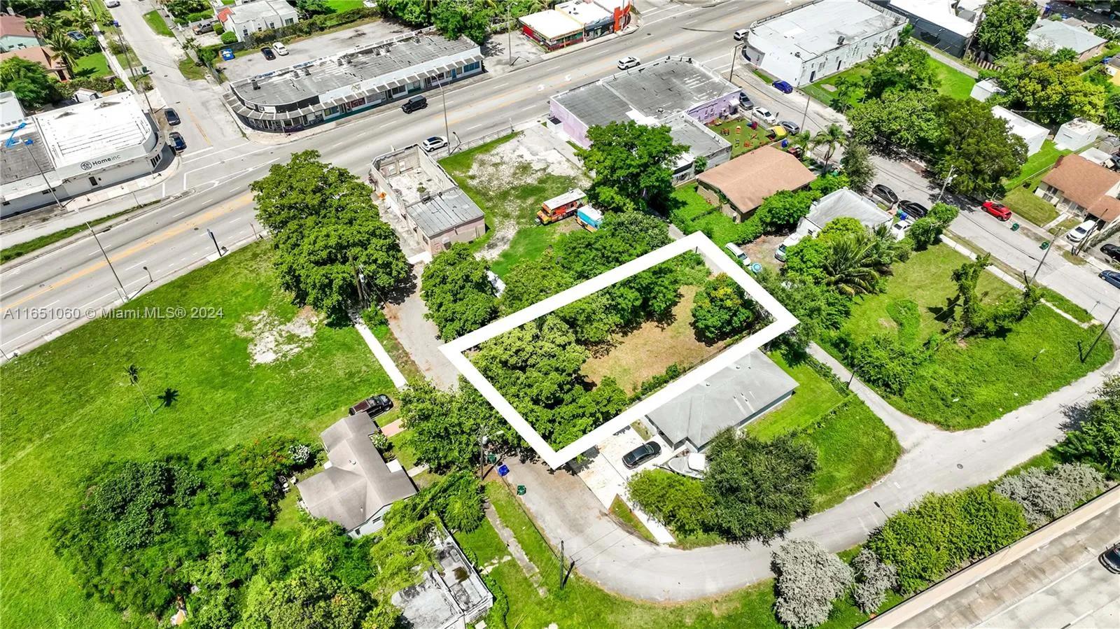 665 NW 43rd St, Miami FL 33127