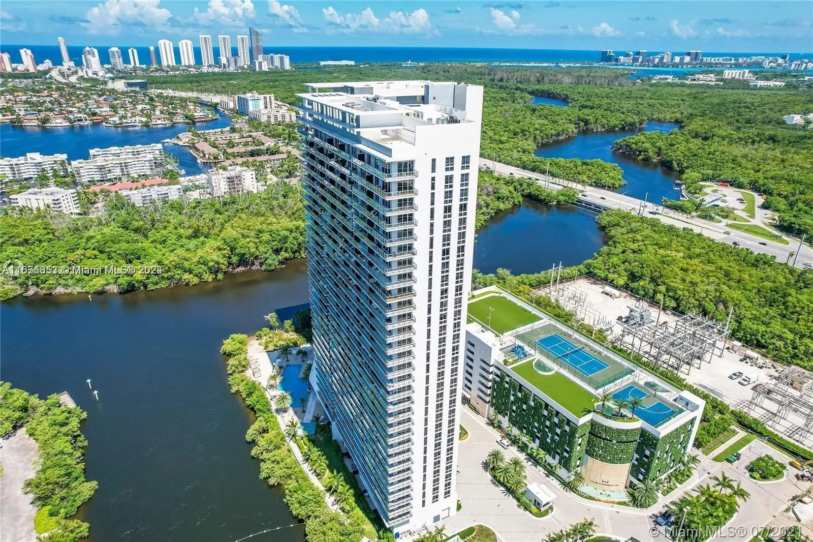 3 bedroom 3 bath for sale at 16385 Biscayne Blvd # 1201, North Miami Beach FL 33160