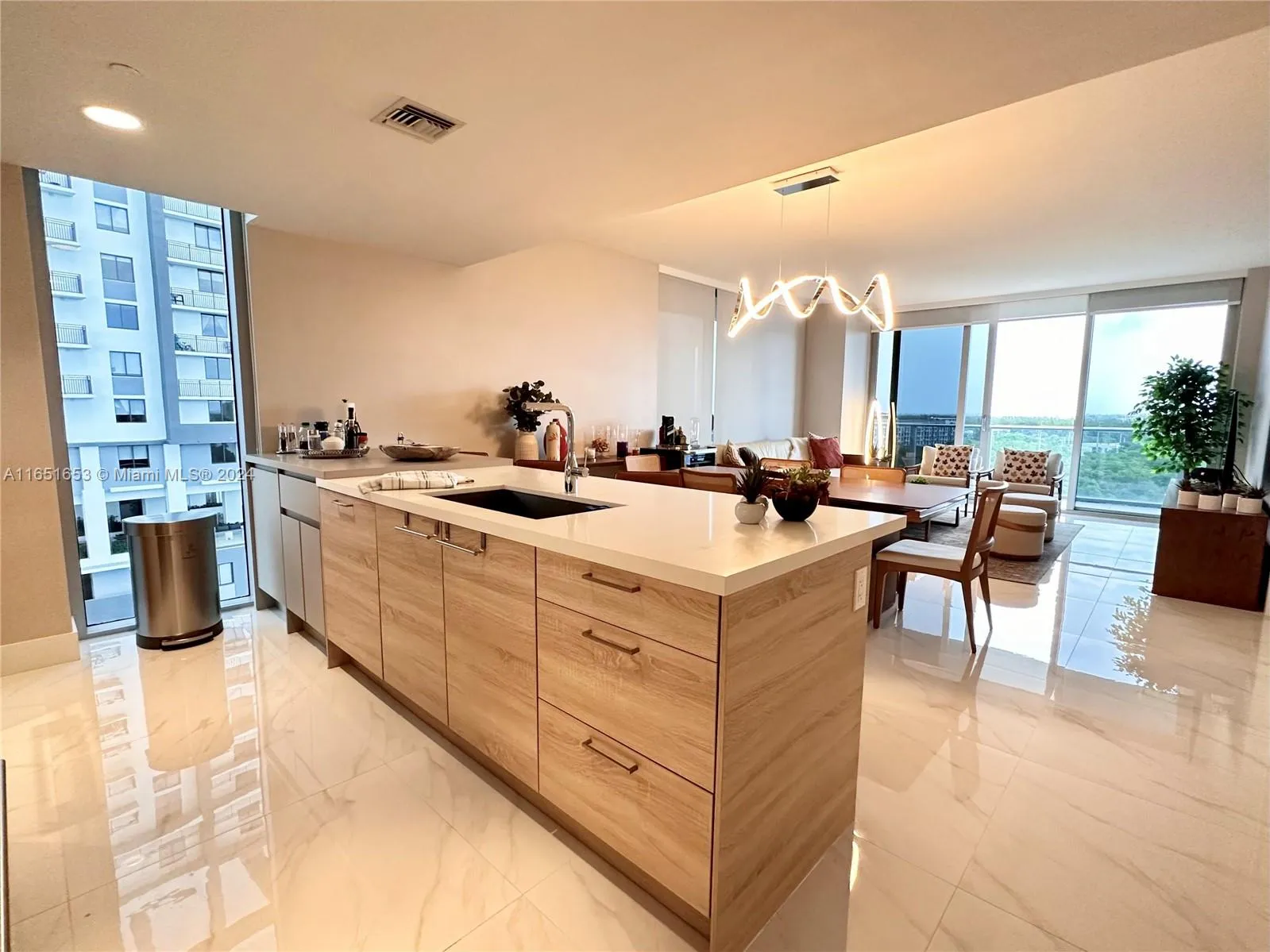 16385 Biscayne Blvd # 1201, North Miami Beach FL 33160