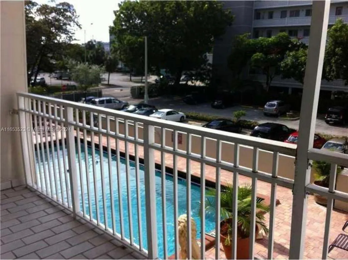 1 bath for sale at 1300 Lincoln Rd # F306, Miami Beach FL 33139