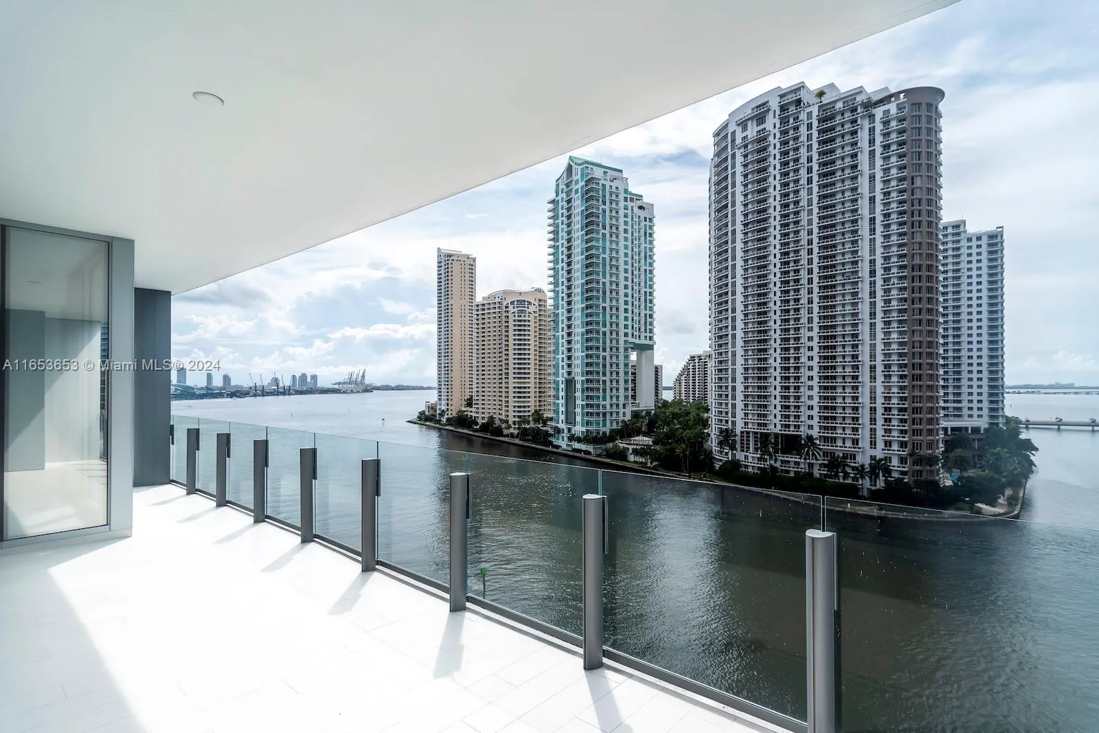 2 bedroom 3 bath for sale at 300 Biscayne Blvd Way # 902, Miami FL 33131