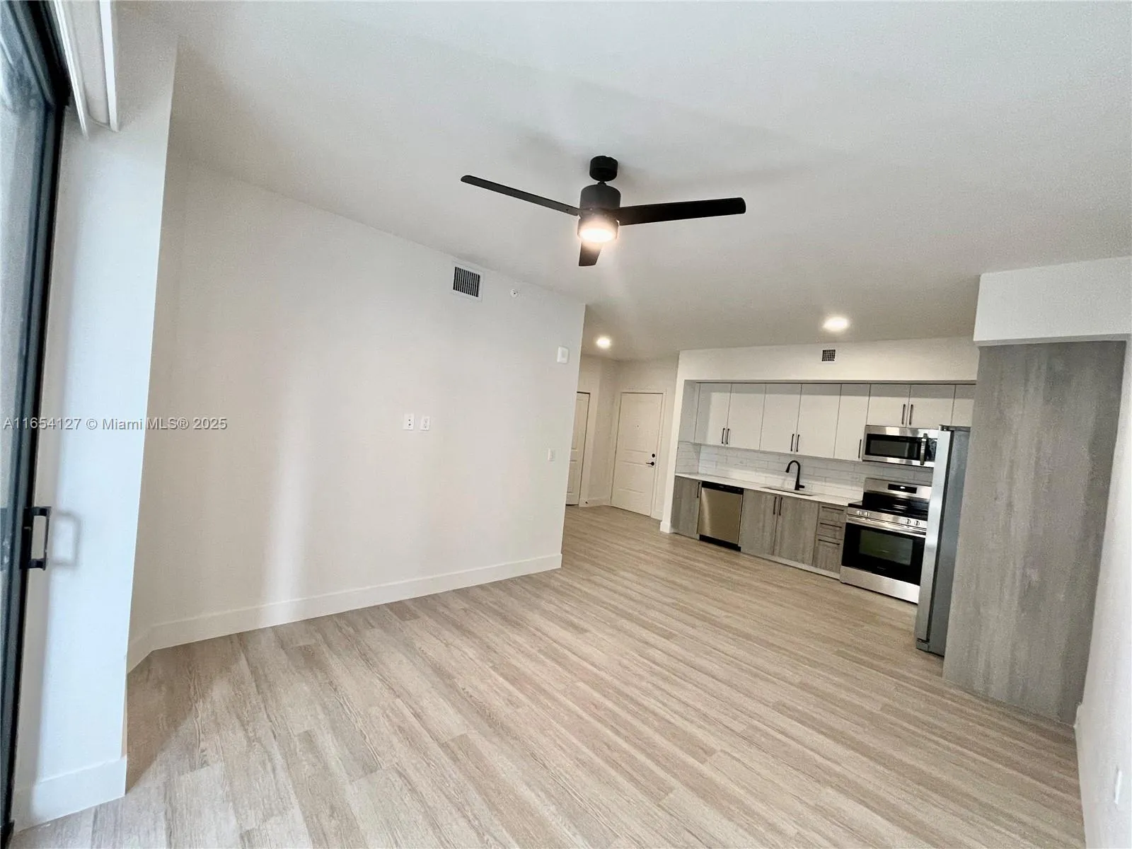 2 bedroom 2 bath for rent at 18412 Homestead Ave # 727, Miami FL 33157