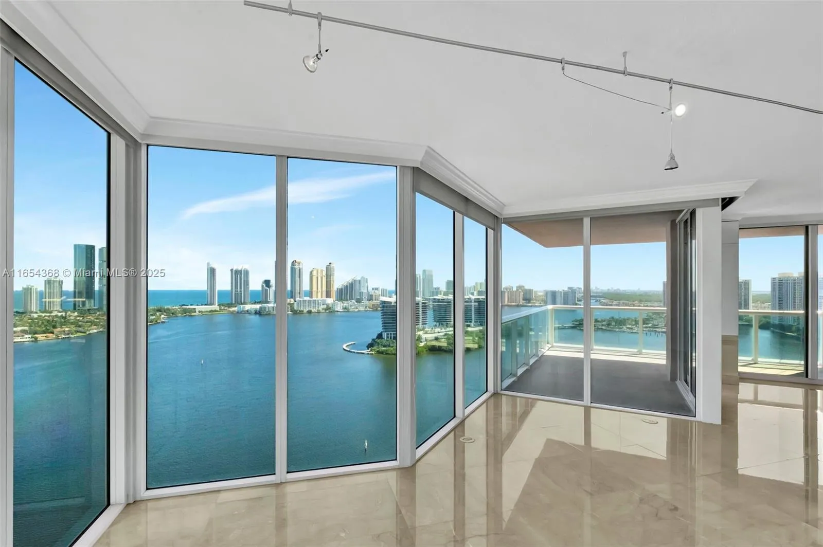 3 bedroom 3 bath for sale at 3370 Hidden Bay Dr # 2708, Aventura FL 33180