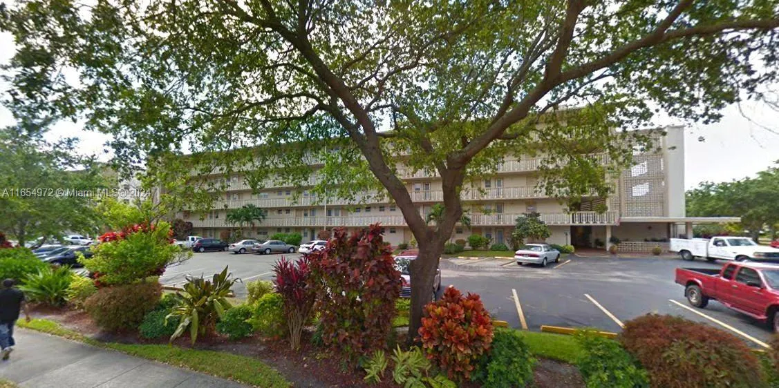 2 bedroom 2 bath for rent at 4700 Washington St # 402, Hollywood FL 33021