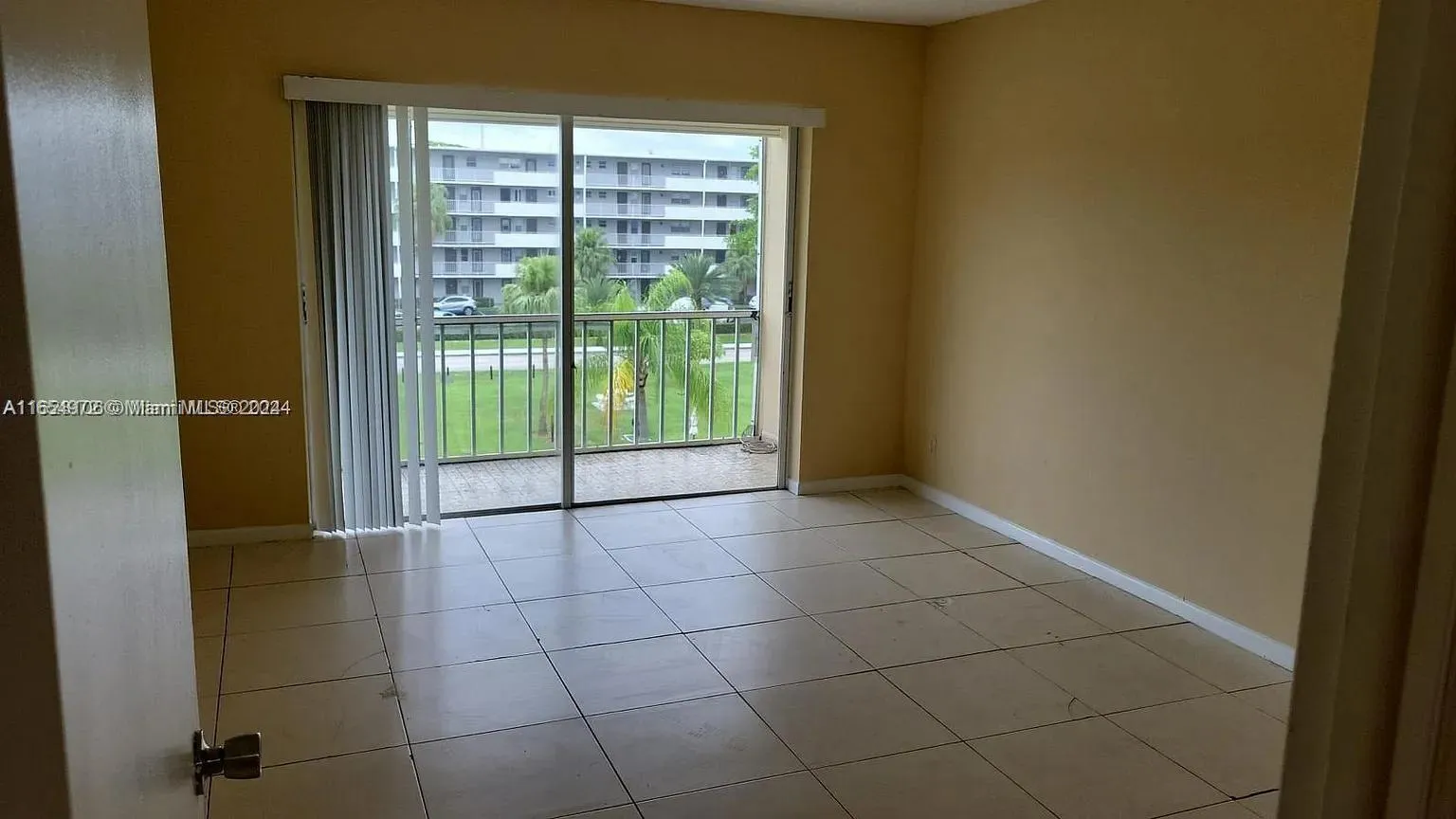 4700 Washington St # 402, Hollywood FL 33021