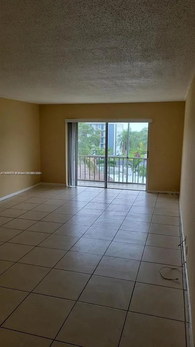 4700 Washington St # 402, Hollywood FL 33021