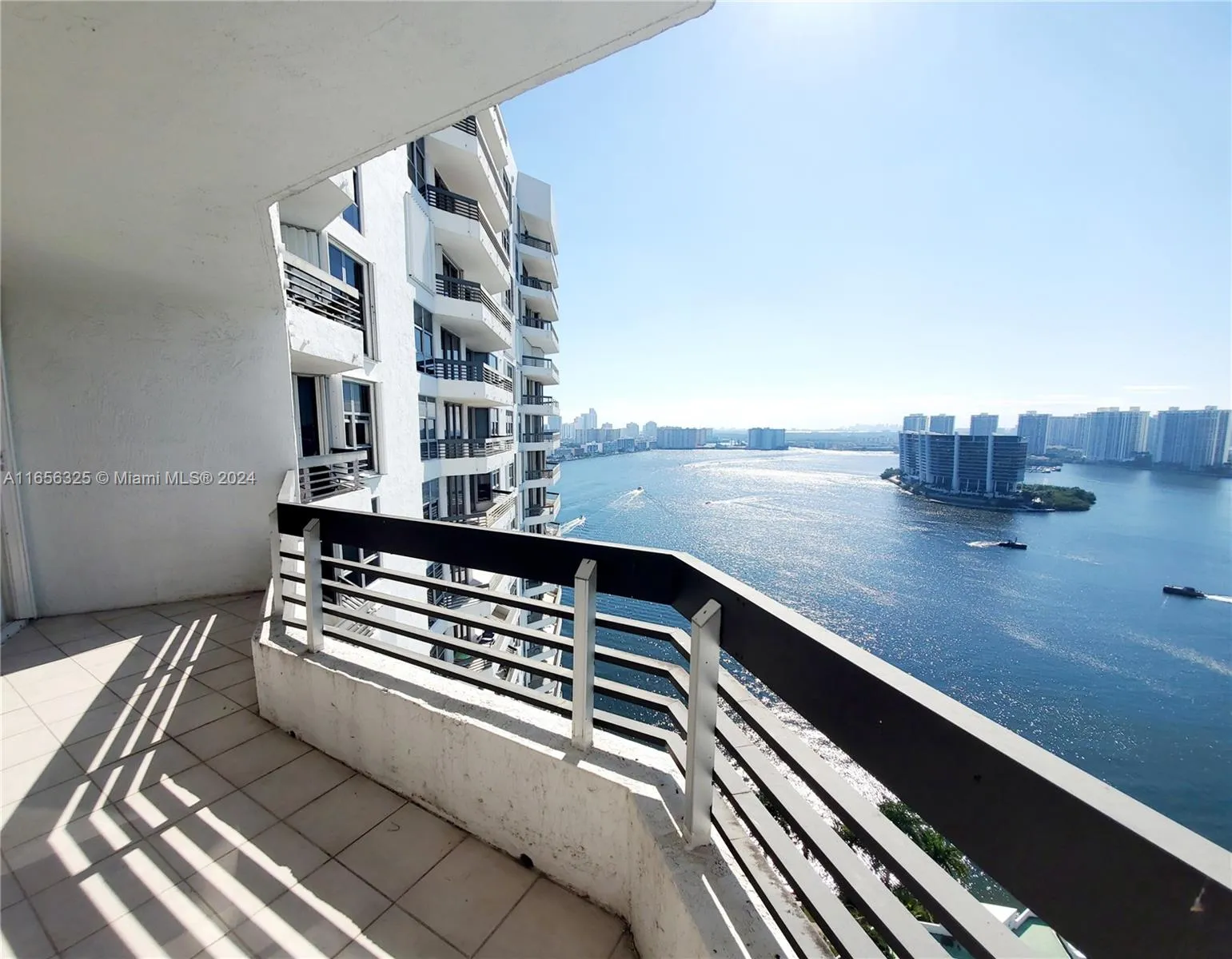19101 Mystic Pointe Dr, Aventura FL 33180