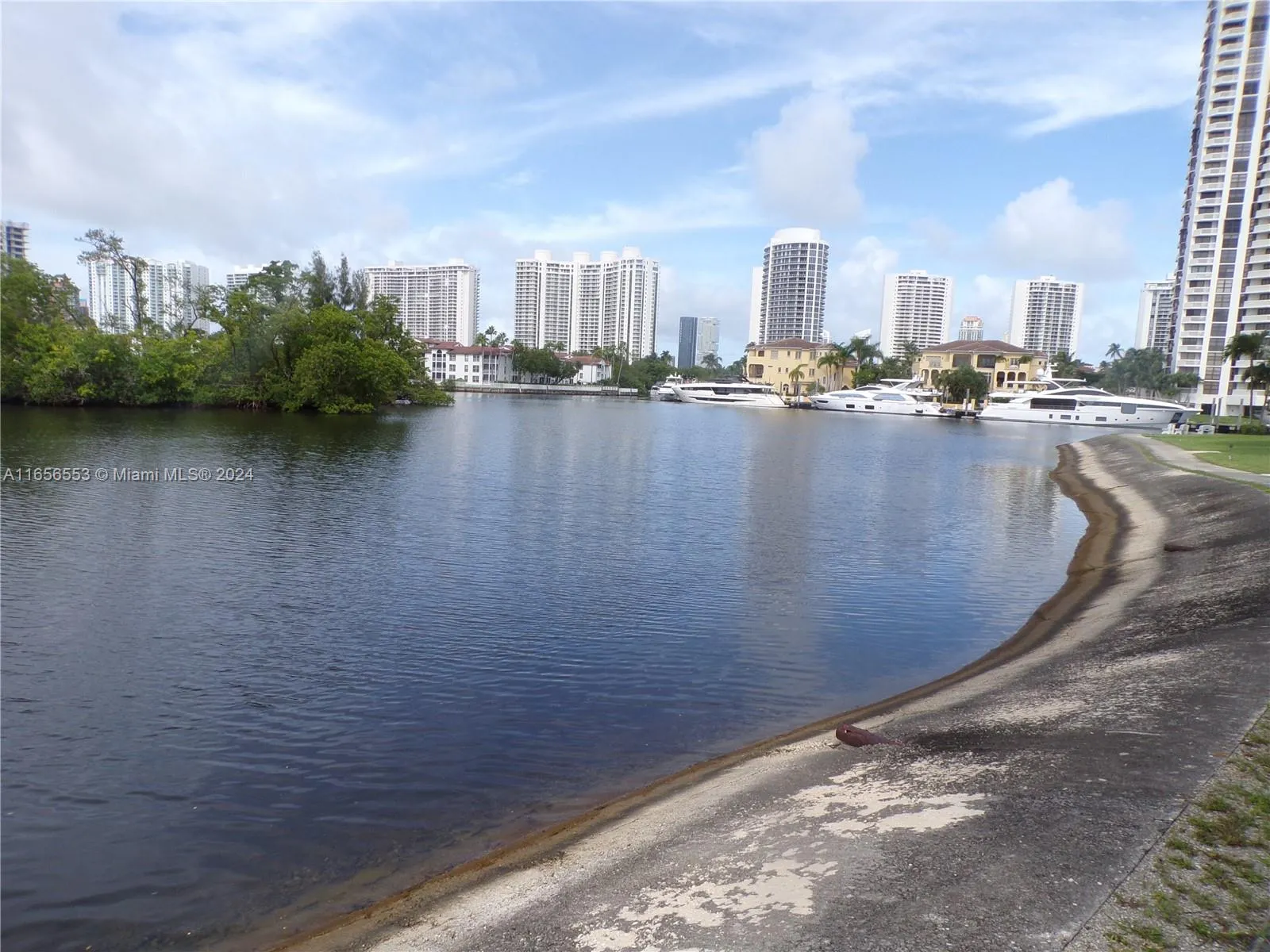 2 bedroom 2 bath for sale at 3030 Marcos Dr # T101, Aventura FL 33160