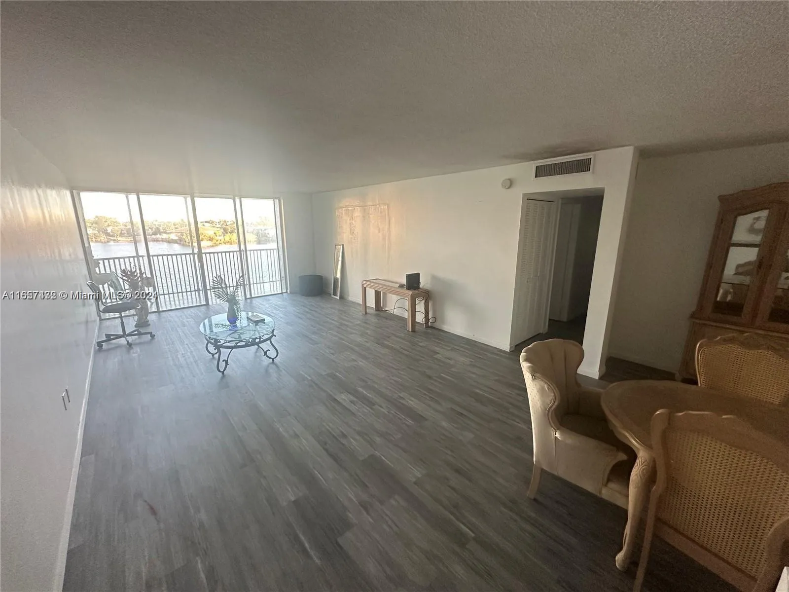 1670 NE 191st St # 3, Miami FL 33179