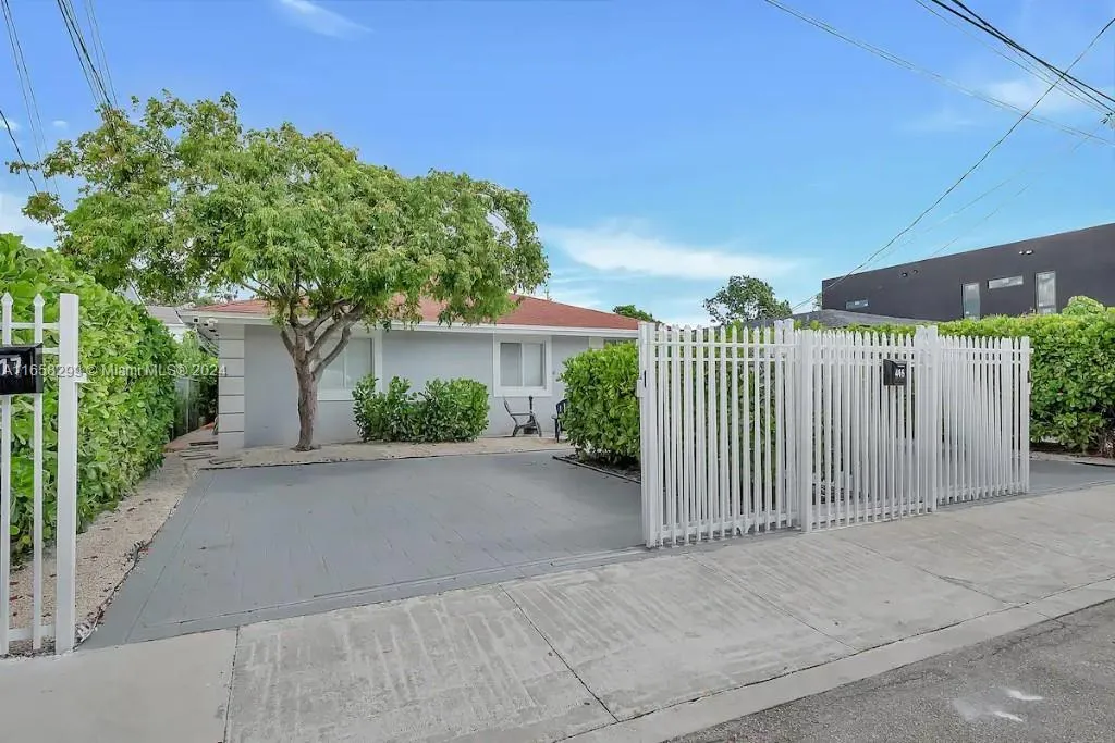 15 NW 52nd St, Miami FL 33127