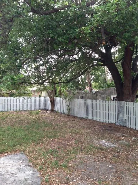 530 NW 53rd St, Miami FL 33127